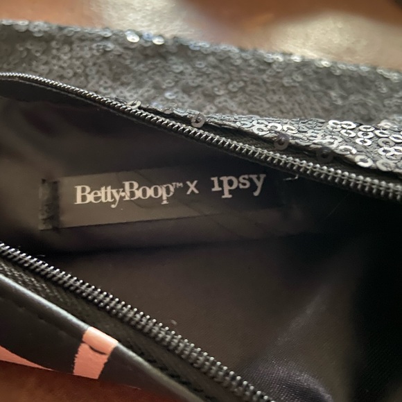 💕free w/purchase,add to bundle and it’s yours 💕 - Picture 6 of 8